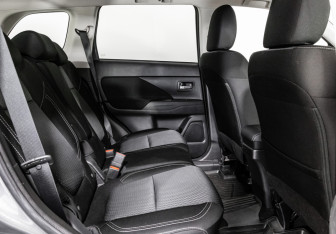 Подержанный автомобиль Mitsubishi Outlander 2021 года (20 фото)