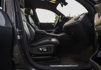 Подержанный автомобиль BMW X7 2019 года (30 фото)