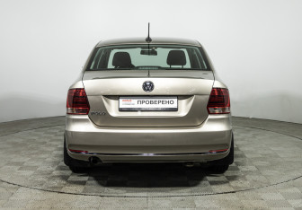 Подержанный автомобиль Volkswagen Polo Sedan 2017 года (6 фото)
