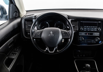 Подержанный автомобиль Mitsubishi Outlander 2019 года (14 фото)