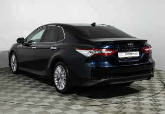 Подержанный автомобиль Toyota Camry Sedan 2020 года (7 фото)