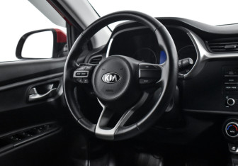 Подержанный автомобиль Kia Rio Sedan 2020 года (13 фото)