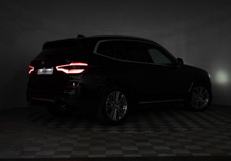 Подержанный автомобиль BMW X3 2018 года (26 фото)