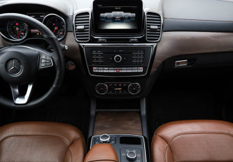 Подержанный автомобиль Mercedes-Benz GLE 2017 года (14 фото)