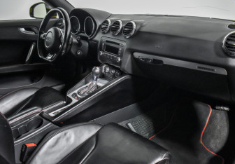 Подержанный автомобиль Audi TTS Roadster 2008 года (19 фото)