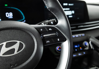 Подержанный автомобиль Hyundai Elantra Sedan 2024 года (20 фото)
