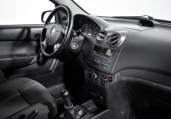 Подержанный автомобиль Chevrolet Aveo Sedan 2009 года (13 фото)