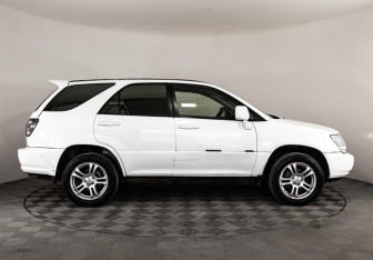 Подержанный автомобиль Lexus RX 2002 года (4 фото)
