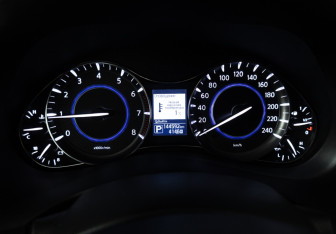 Подержанный автомобиль Infiniti QX80 2018 года (12 фото)