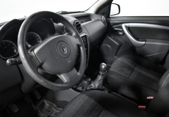 Подержанный автомобиль Renault Duster 2013 года (9 фото)