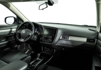 Подержанный автомобиль Mitsubishi Outlander 2018 года (9 фото)