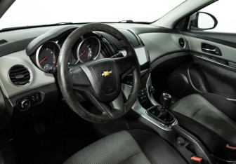 Подержанный автомобиль Chevrolet Cruze Sedan 2014 года (11 фото)