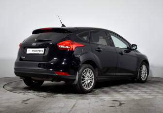 Подержанный автомобиль Ford Focus Hatchback 2017 года (5 фото)