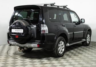 Подержанный автомобиль Mitsubishi Pajero 2013 года (5 фото)