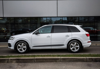 Подержанный автомобиль Audi Q7 2018 года (8 фото)