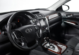 Подержанный автомобиль Toyota Camry Sedan 2014 года (9 фото)