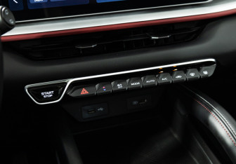 Подержанный автомобиль Geely Coolray 2024 года (17 фото)