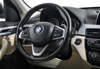 Подержанный автомобиль BMW X1 2017 года (15 фото)