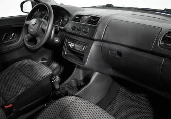 Подержанный автомобиль Skoda Fabia Hatchback 2011 года (11 фото)