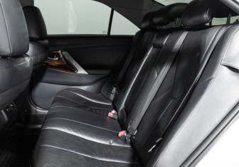 Подержанный автомобиль Toyota Camry Sedan 2010 года (10 фото)