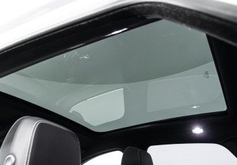 Подержанный автомобиль Jaguar E-Pace 2019 года (15 фото)