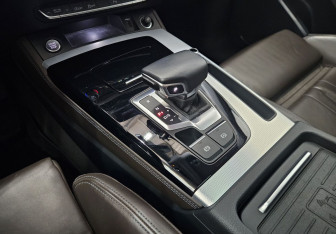 Подержанный автомобиль Audi Q5 2021 года (17 фото)