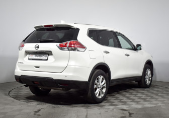Подержанный автомобиль Nissan X-Trail 2017 года (13 фото)