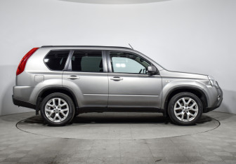 Подержанный автомобиль Nissan X-Trail 2012 года (4 фото)