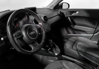 Подержанный автомобиль Audi A1 2014 года (9 фото)