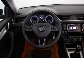 Подержанный автомобиль Skoda Octavia Liftback 2016 года (10 фото)