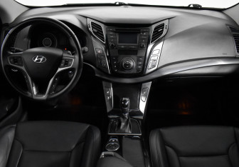 Подержанный автомобиль Hyundai i40 Sedan 2016 года (14 фото)