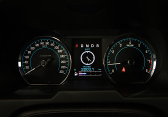 Подержанный автомобиль Jaguar XF Sedan 2014 года (13 фото)
