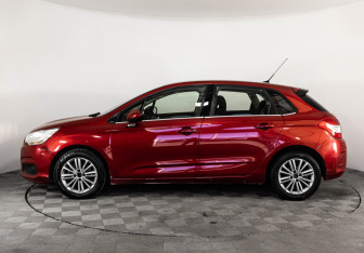 Подержанный автомобиль Citroen C4 Hatchback 2012 года (8 фото)