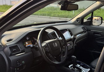 Подержанный автомобиль Honda Pilot 2017 года (9 фото)