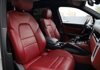 Подержанный автомобиль Porsche Cayenne 2019 года (10 фото)