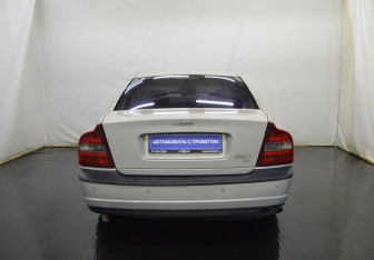 Подержанный автомобиль Volvo S80 2000 года (6 фото)