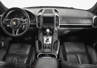Подержанный автомобиль Porsche Cayenne 2015 года (13 фото)