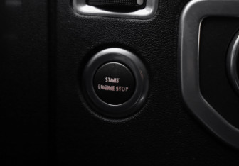 Подержанный автомобиль Land Rover Discovery 2014 года (19 фото)