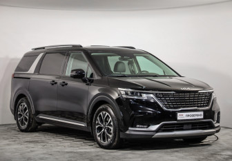 Подержанный автомобиль Kia Carnival 2022 года (3 фото)