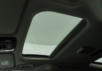 Подержанный автомобиль Kia Carnival 2021 года (17 фото)