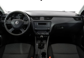 Подержанный автомобиль Skoda Octavia Liftback 2014 года (10 фото)