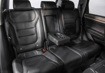 Подержанный автомобиль Volkswagen Touareg 2012 года (24 фото)