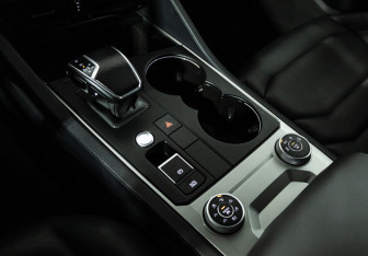 Подержанный автомобиль Volkswagen Touareg 2018 года (19 фото)