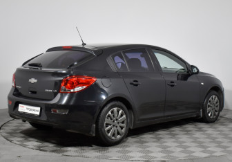 Подержанный автомобиль Chevrolet Cruze Hatchback 2012 года (5 фото)