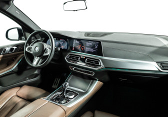 Подержанный автомобиль BMW X5 2020 года (9 фото)