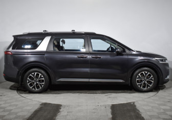 Подержанный автомобиль Kia Carnival 2021 года (4 фото)