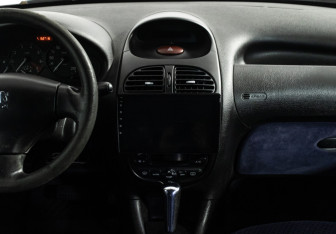 Подержанный автомобиль Peugeot 206 Hatchback 2004 года (14 фото)