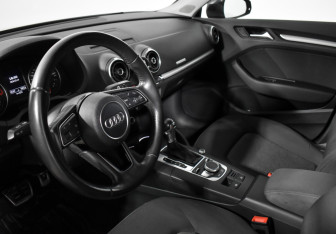 Подержанный автомобиль Audi A3 Hatchback 2016 года (9 фото)