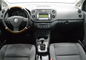 Подержанный автомобиль Volkswagen Golf Hatchback 2007 года (14 фото)
