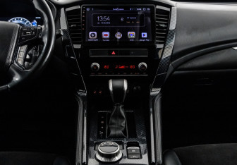 Подержанный автомобиль Mitsubishi Pajero Sport 2020 года (13 фото)